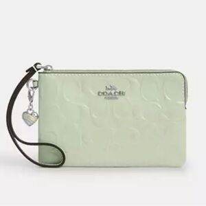 💚Coach NWT Light Green Corner Zip Wristlet In Signature Leather With Heart Charm